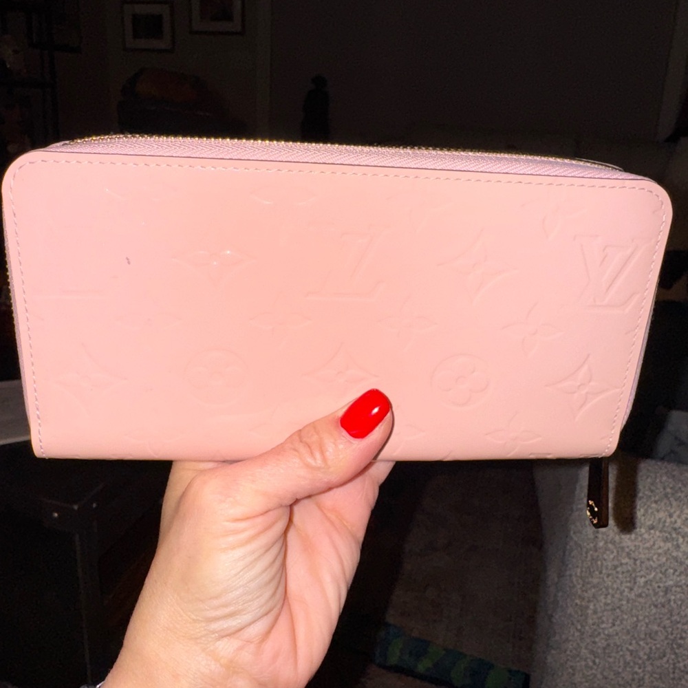 Like NEW 🔥 Pristine condition Louis Vuitton Pink Paten leather zip around Wallet - Picture 8 of 8